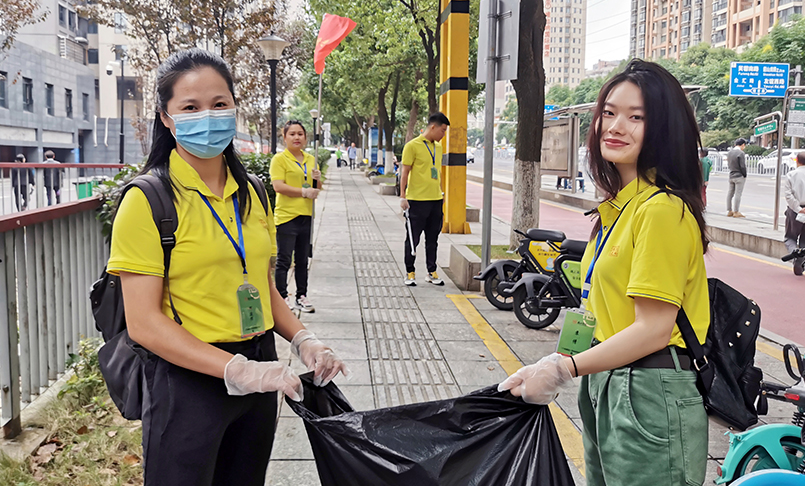 Visit the sanitation workers, purify the city together